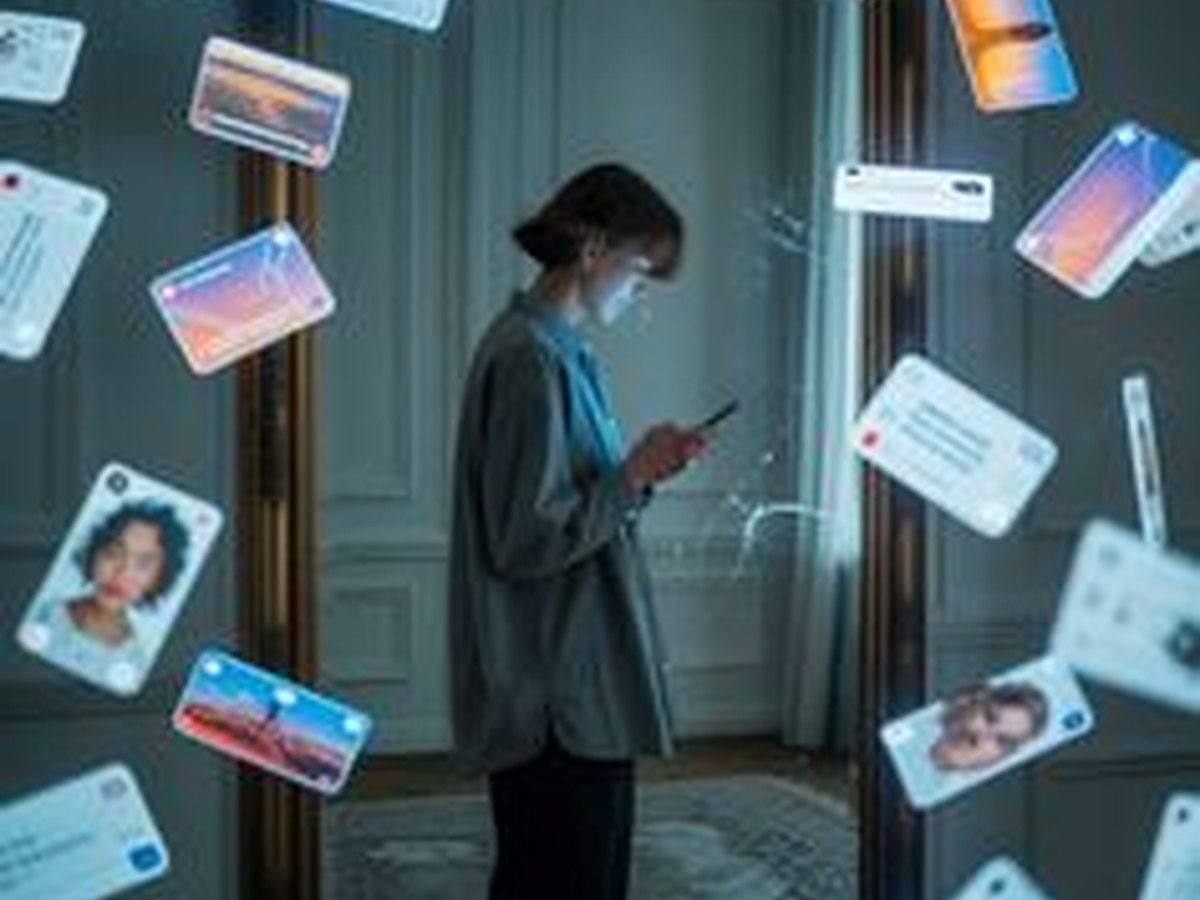 Imagen simbólica sobre redes sociales, exposición pública y juicio colectivo